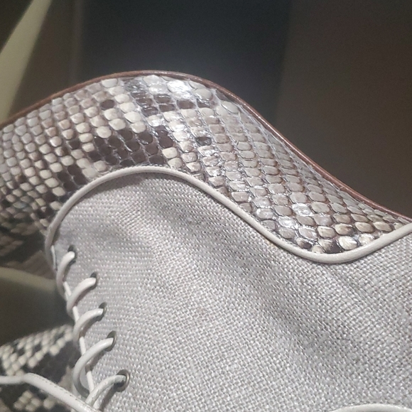 Genuine Snakeskin and Linen Te Casan heels - Picture 15 of 17